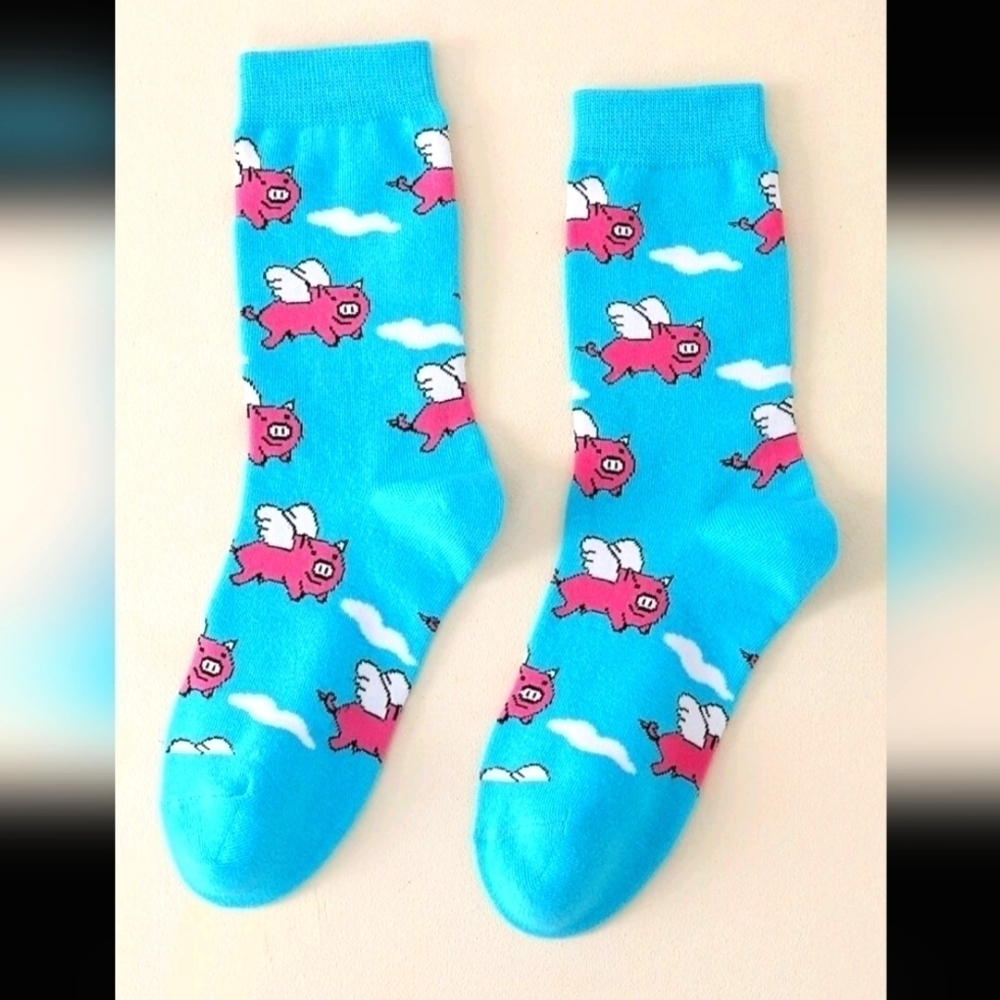 Funny flying pig pink and blue men's fashion women's unisex crew socks 🧦 clouds